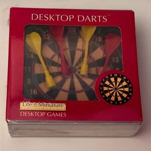 FREE🌟 NWT Desktop Darts Game Miniature Classic Target Board Magnet Retro Red